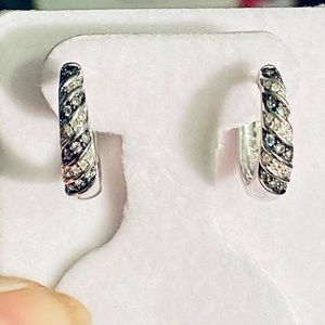 NWOT .42 CTW GENUINE DIAMOND HOOP EARRINGS
